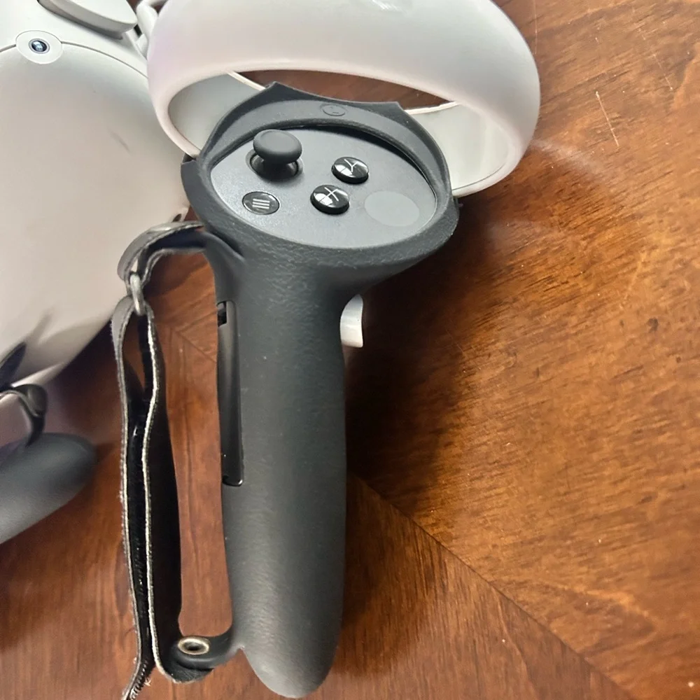 Oculus Quest 2- Elite headset+ controller grips